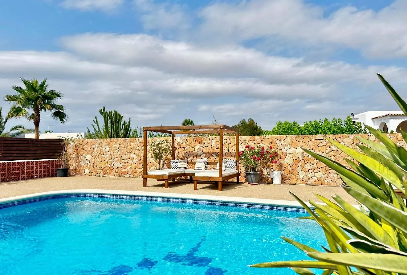 Villa Walk To O Beach Large Pool Bbq Сан-Антонио-Абад Испания